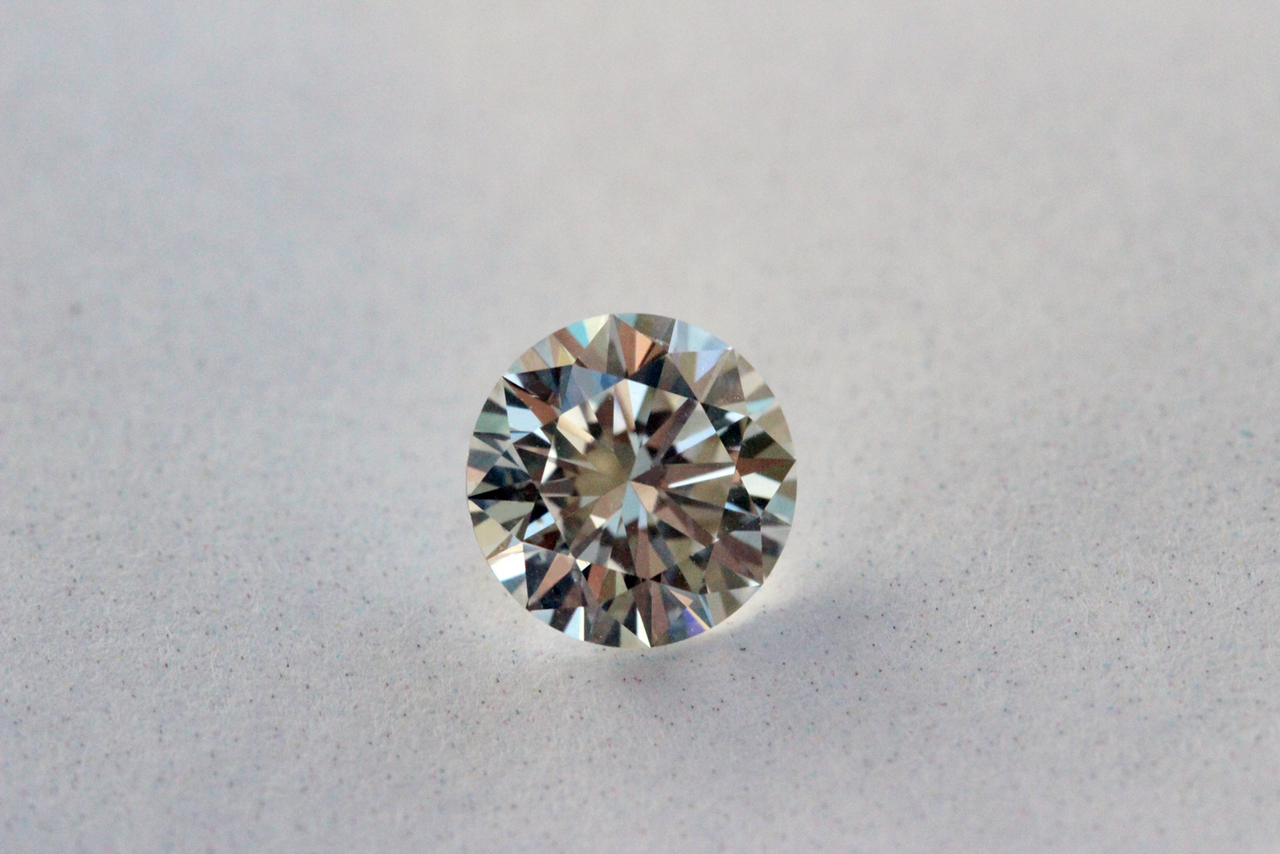 A round brilliant cut diamond